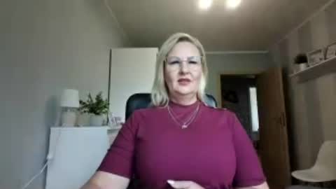 EmillyLove online show from August 18, 6:08 am