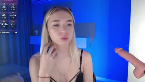 E M I L Y online show from August 8, 8:20 pm
