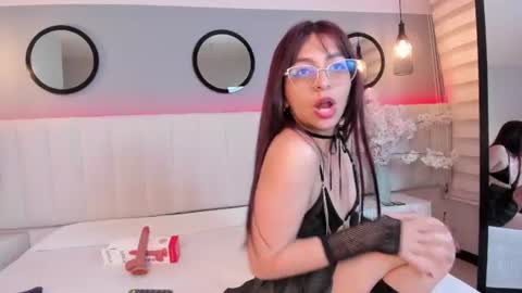 emily_brooks__ online show from August 7, 4:12 am