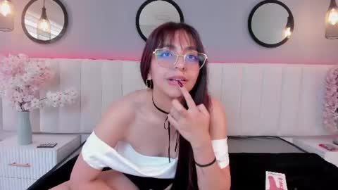 emily_brooks__ online show from August 9, 2:18 pm