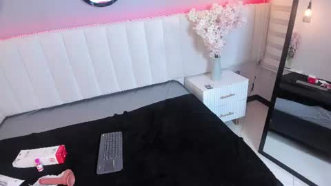 emily_brooks__ online show from August 13, 8:39 am