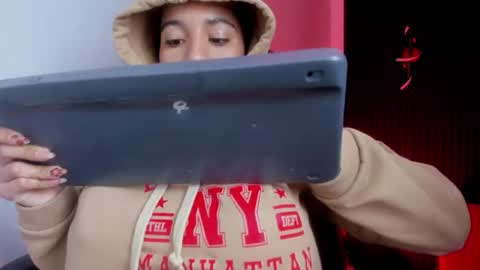 emily_bruss online show from August 12, 11:40 pm