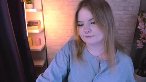 emily_coyness online show from April 1, 6:05 pm