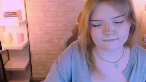 emily_coyness online show from April 4, 3:41 pm