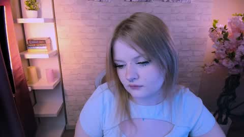 emily_coyness online show from April 12, 12:50 pm
