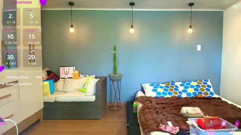 emily_foru online show from May 7, 5:25 pm