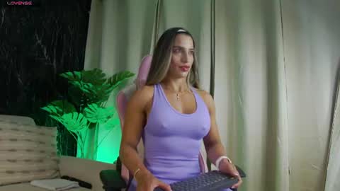 Emily foxx01 online show from August 14, 12:25 am