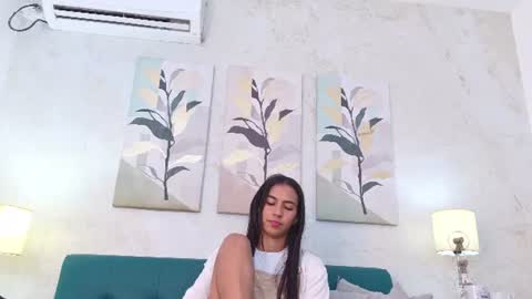 emily_gaviria1 online show from August 6, 5:56 pm