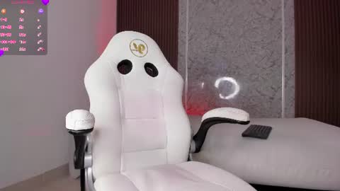 emily_kovac online show from August 11, 2:52 pm