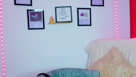 Emily Lindey online show from August 1, 6:52 am