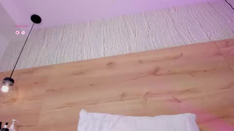 emily_luve online show from August 14, 1:59 pm