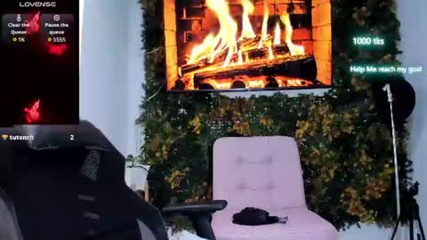 emily_palmeer online show from August 9, 1:12 pm