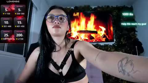 emily_palmeer online show from August 13, 9:23 am
