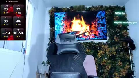 emily_palmeer online show from August 13, 11:35 am