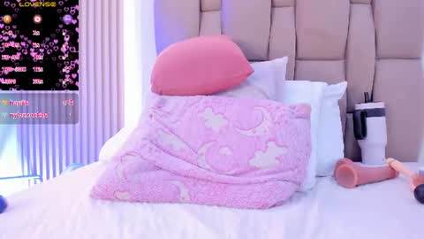 emily_rivas_ online show from August 11, 8:27 am