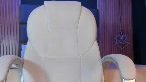 Emily online show from August 14, 7:56 am