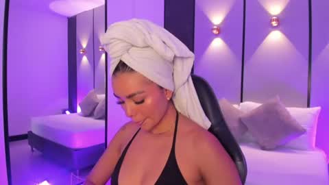 emily_tolson online show from July 17, 7:14 pm
