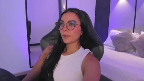 emily_tolson online show from July 27, 7:19 pm