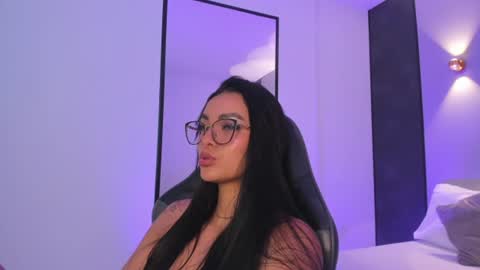 emily_tolson online show from July 27, 8:25 pm