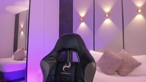 emily_tolson online show from August 10, 11:50 pm