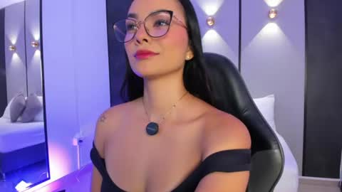 emily_tolson online show from August 12, 7:16 pm