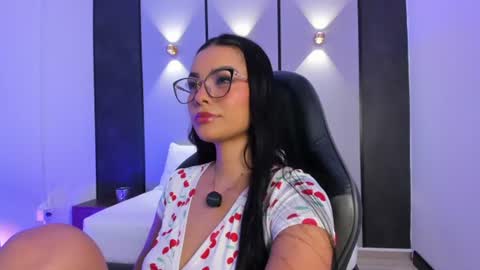 emily_tolson online show from August 12, 8:22 pm