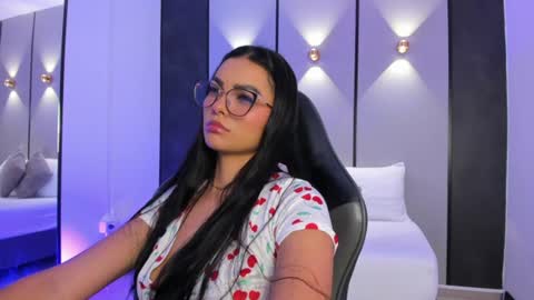 emily_tolson online show from August 12, 11:40 pm
