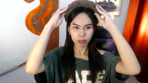 emily_xo143 online show from July 8, 7:45 am