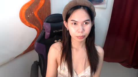 emily_xo143 online show from July 15, 10:16 am