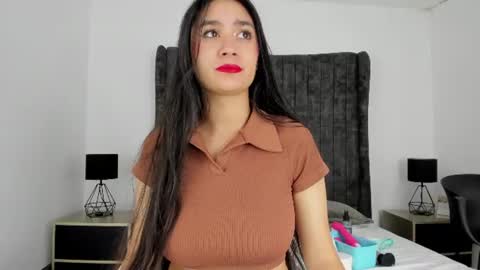Emilyyy online show from August 4, 4:48 pm