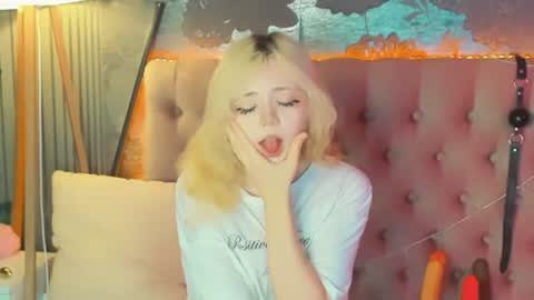 Baby Emelli online show from August 15, 7:23 am