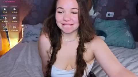 artist Emily online show from August 13, 4:48 am
