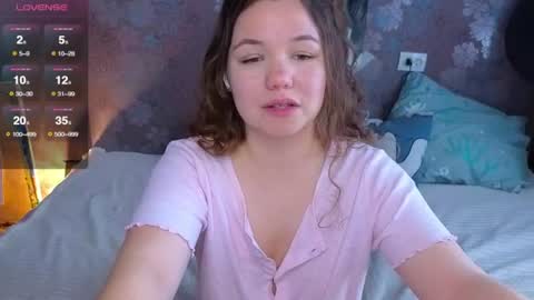 artist Emily online show from August 14, 6:06 am