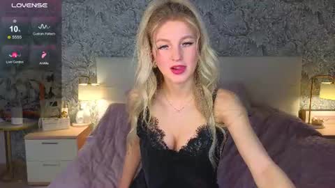 emilydancee online show from June 23, 5:52 am