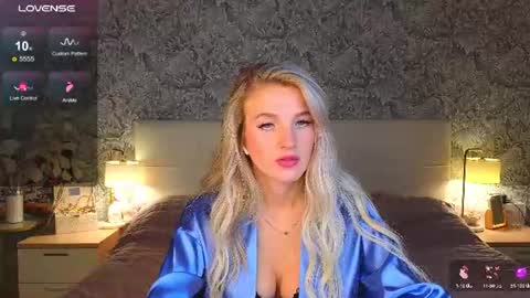 emilydancee online show from August 12, 10:23 pm