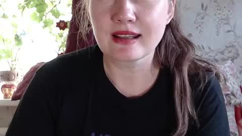 EmilyDoth online show from August 4, 7:16 am
