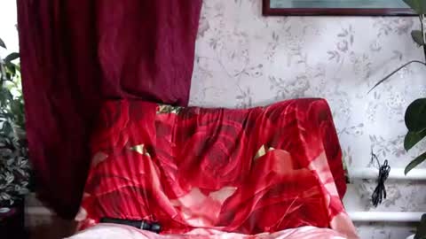 EmilyDoth online show from August 9, 8:48 am