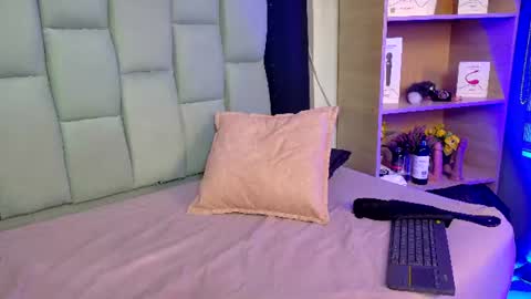 Emily online show from August 5, 2:53 am