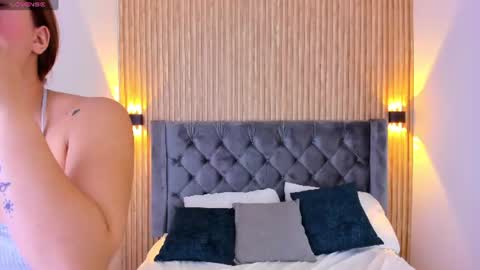 emilygracce online show from August 10, 1:34 pm