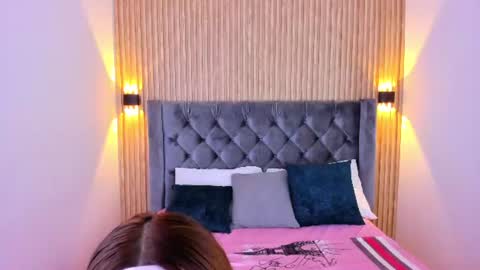 emilygracce online show from August 12, 3:58 pm