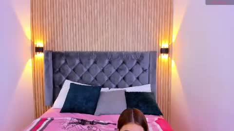 emilygracce online show from August 13, 1:58 pm