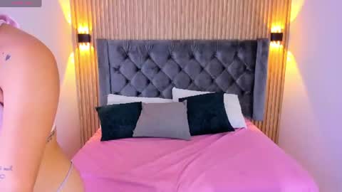 emilygracce online show from August 15, 5:28 pm