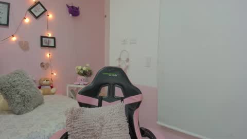 Emily online show from August 2, 10:49 pm