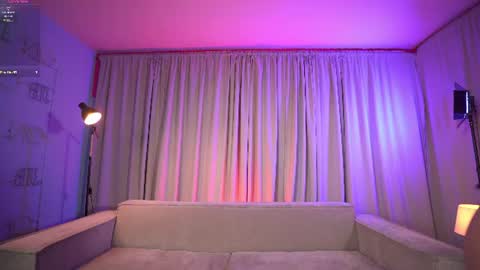 emilyjonss_ online show from August 11, 6:54 pm