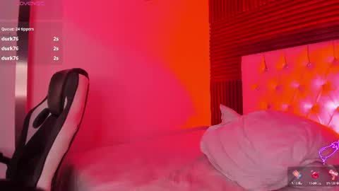 emilymora1_ online show from August 5, 11:19 am