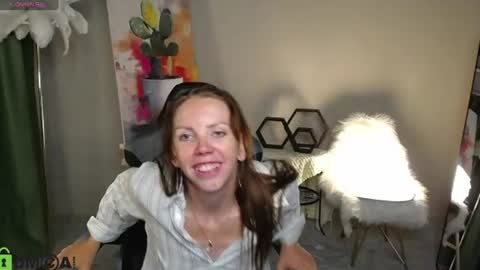 EmilyStevart online show from August 3, 11:39 am