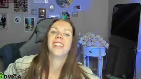 EmilyStevart online show from August 10, 6:15 am