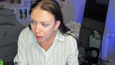 EmilyStevart online show from August 10, 7:21 am