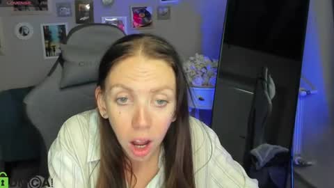 EmilyStevart online show from August 10, 10:38 am