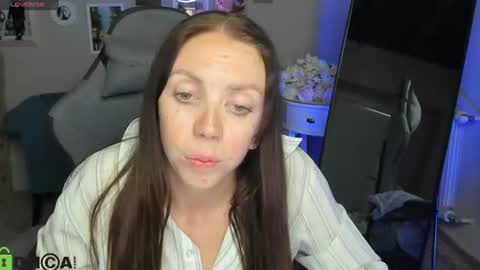 EmilyStevart online show from August 10, 11:44 am